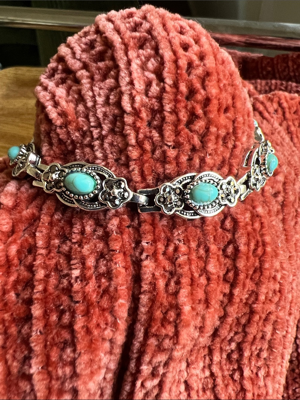 Turquoise-colored Cabochon stone Silver-tone Floral Link Bracelet Size 7